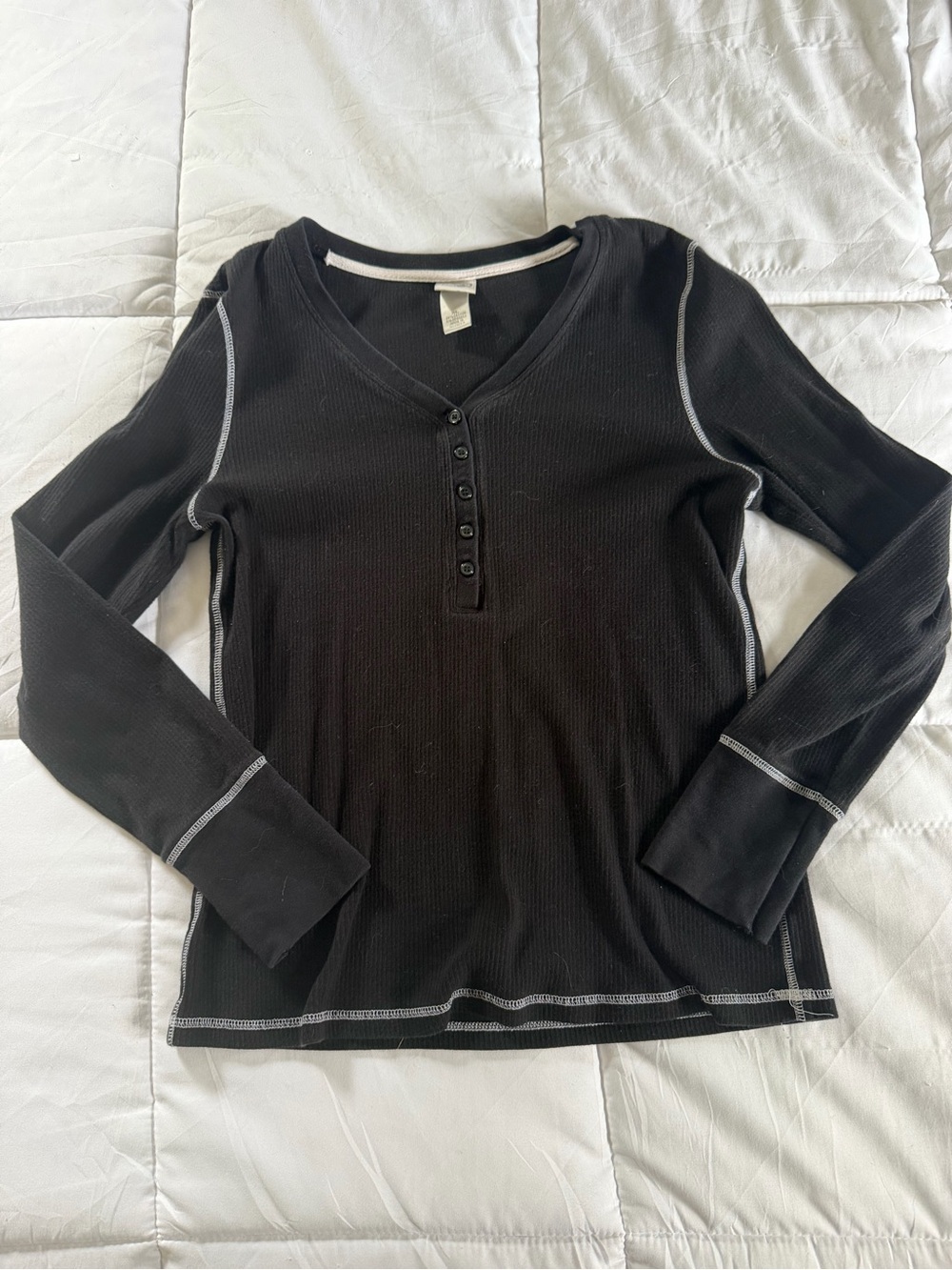 Womens Black V-Neck Ribbed Henley Sweater with Contrast Stitching